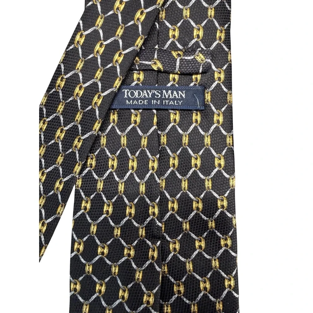 Today's Man 100% Silk Tie W/ Gold & Silver Chain Pattern Navy Background‎ Italy